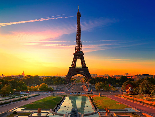 uk students can visit Paris cheaply