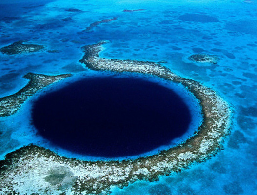 The Great Blue Hole in Belize 